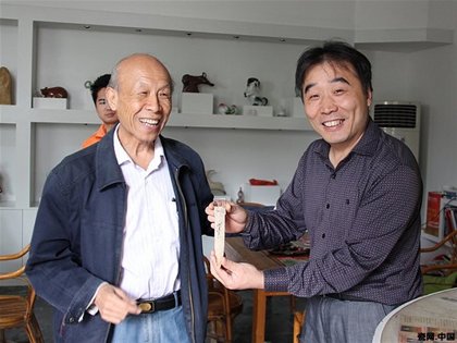 中国工艺美术大师刘远长陶瓷雕塑工具入藏绿宝石艺术陶瓷馆