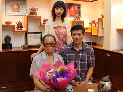 鲁玉贵应邀参加“宜兴紫砂工艺厂60周年厂庆”